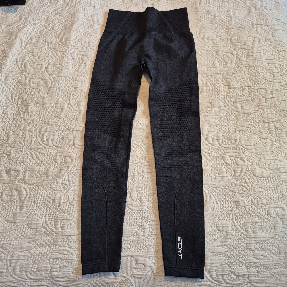 Echt cs blue black womens xs leggings, perforated leg design areas front thigh